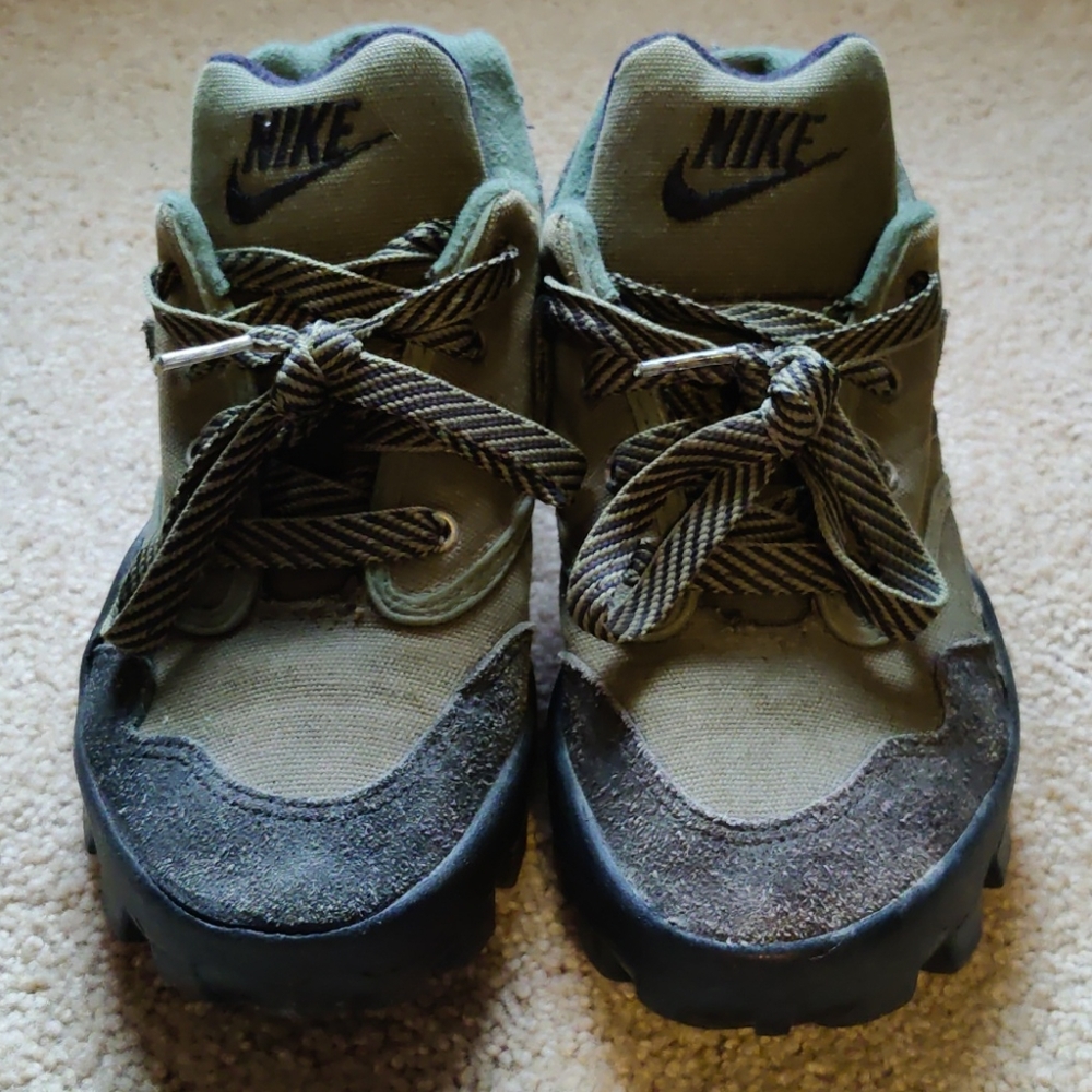 Nike Regrind kids sz 5 or women's sz 7.5